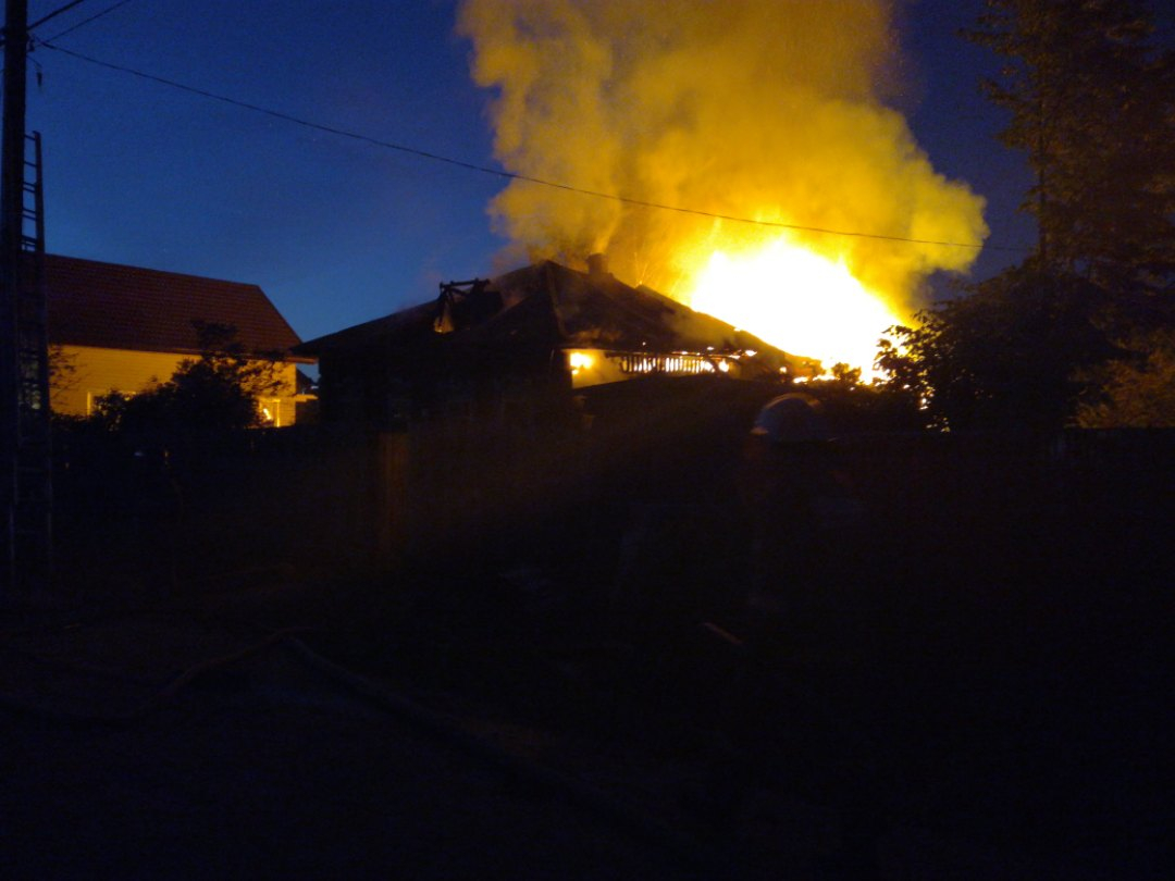 Под Ярославлем ночью сгорел дом: погиб мужчина