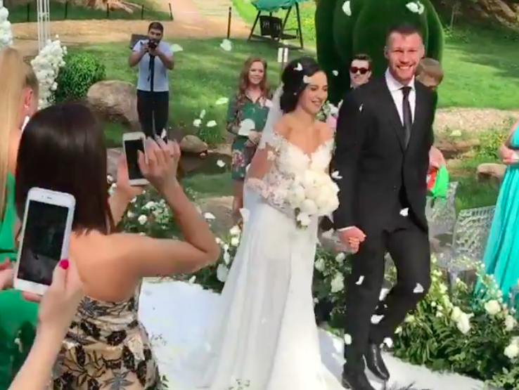 Ярославский хоккеист закатил шикарную свадьбу в Питере со своей возлюбленной: фото и видео
