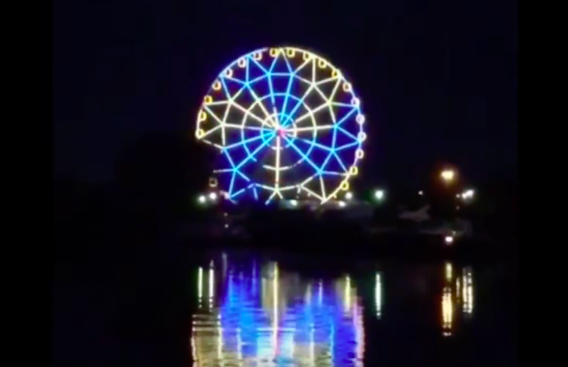 В Ярославле ночью засияло колесо обозрения: видео