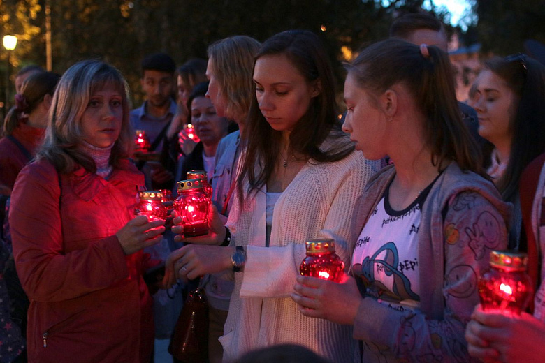 А завтра была война: в Ярославле прошла акция "Свеча памяти"