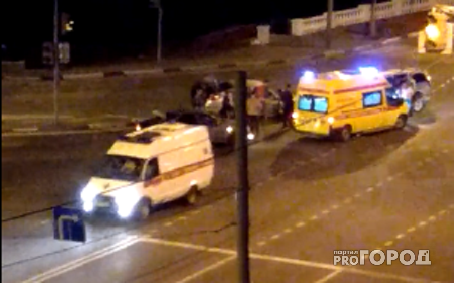 ДТП произошло на набережной в Ярославле: две бригады скорой и реанимация. Видео