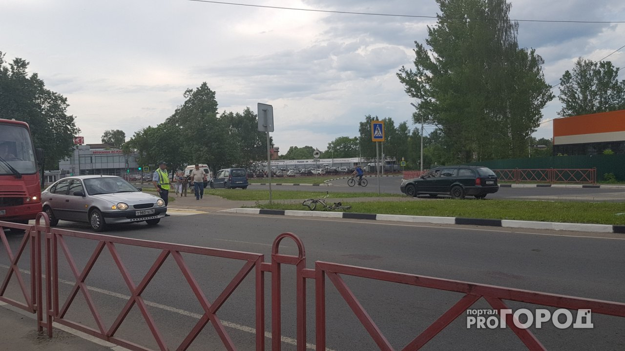 Квадратные колеса и реанимация: в Ярославле внедорожник сбил ребенка на велосипеде. Фото