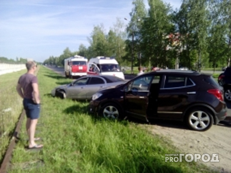 В Ярославской области разбились две машины: семилетняя девочка попала в больницу