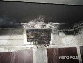 Опасные щитки: в центре Ярославля ночью загорелся жилой дом. Кадры