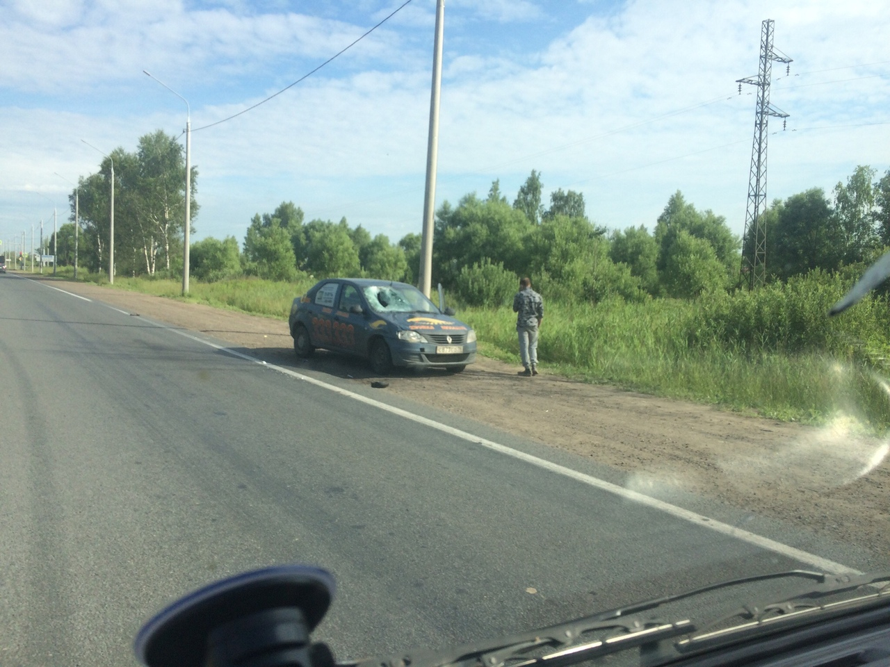 В Ярославле автомобиль такси снес пешехода: мужчина в реанимации