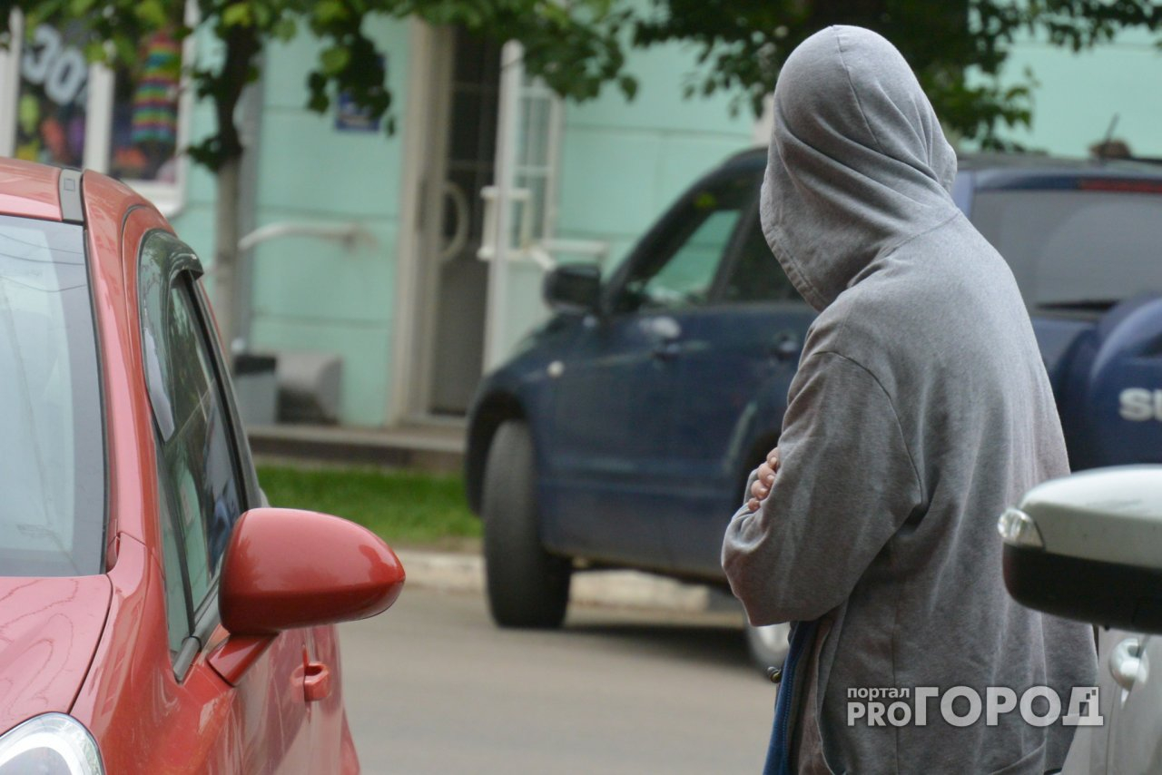 Обчистил 15 автомобилей: в Ярославле поймали серийного вора