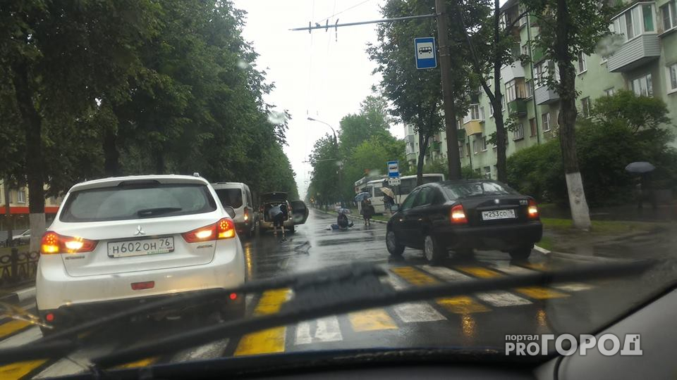 В центре Ярославля сбили пешехода: маршрутки ездят по тротуарам