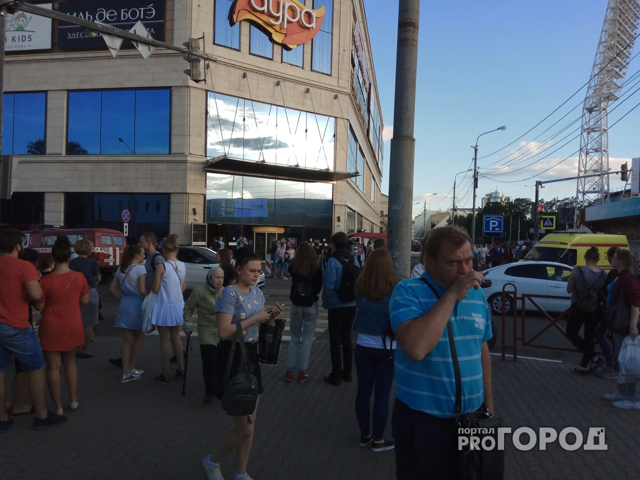 Ночью в Ярославле эвакуировали "Ауру": видео