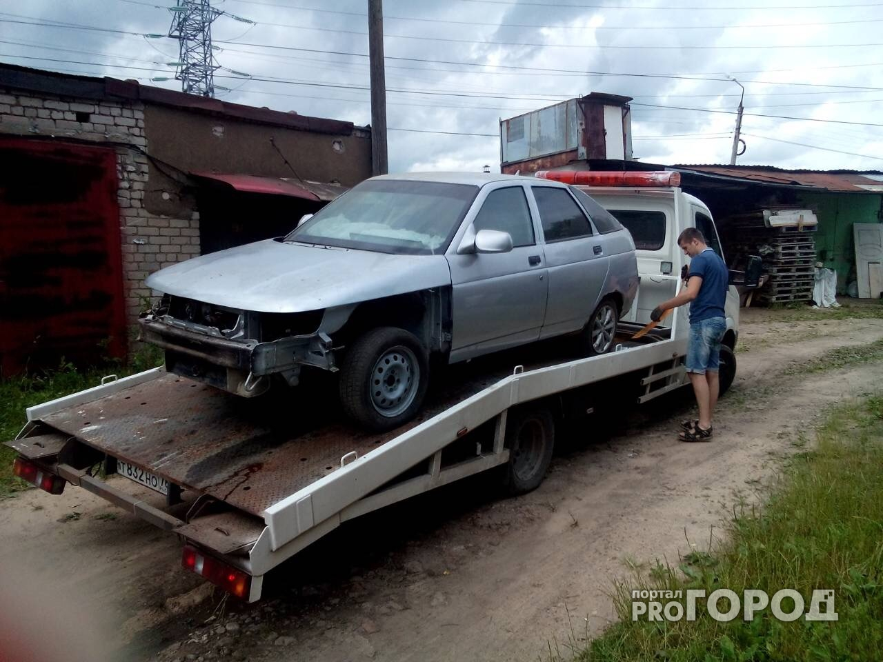 Ярославец прятал машину бывшей любовницы: кадры