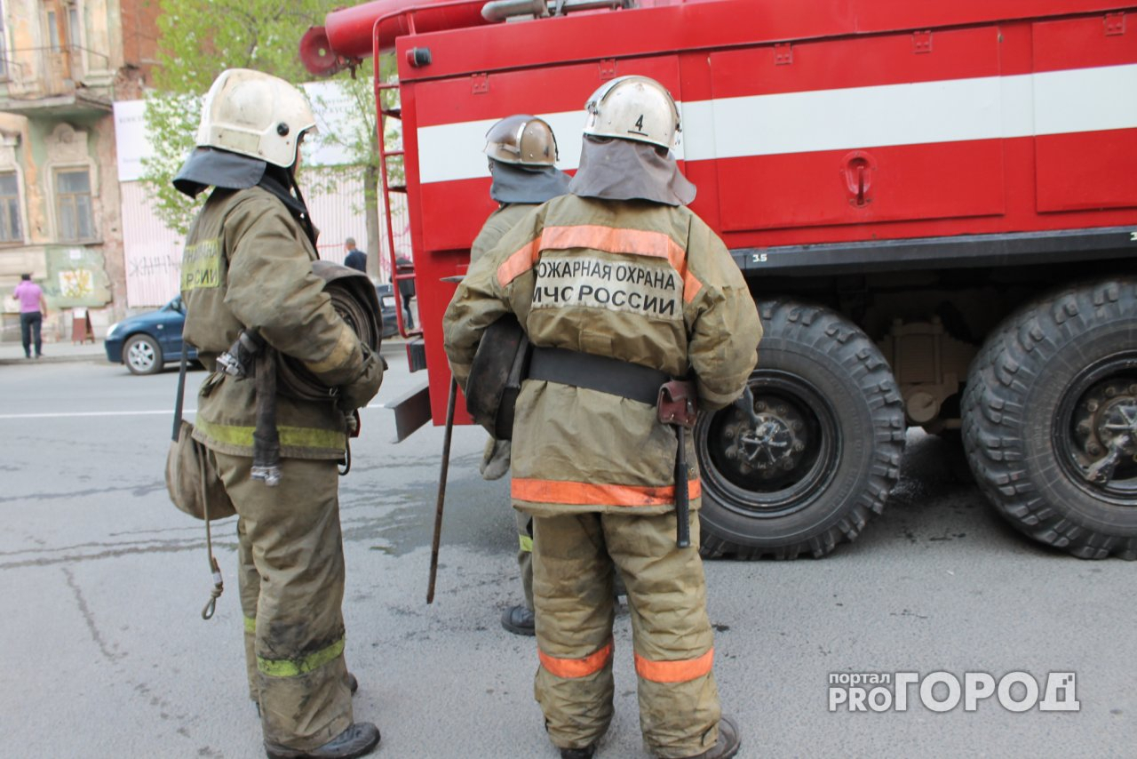 Под Ярославлем 10 пожарных тушили хлебозавод
