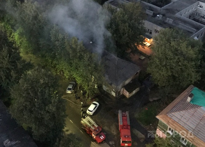 Пожар во Фрунзенском районе тушили 11 человек