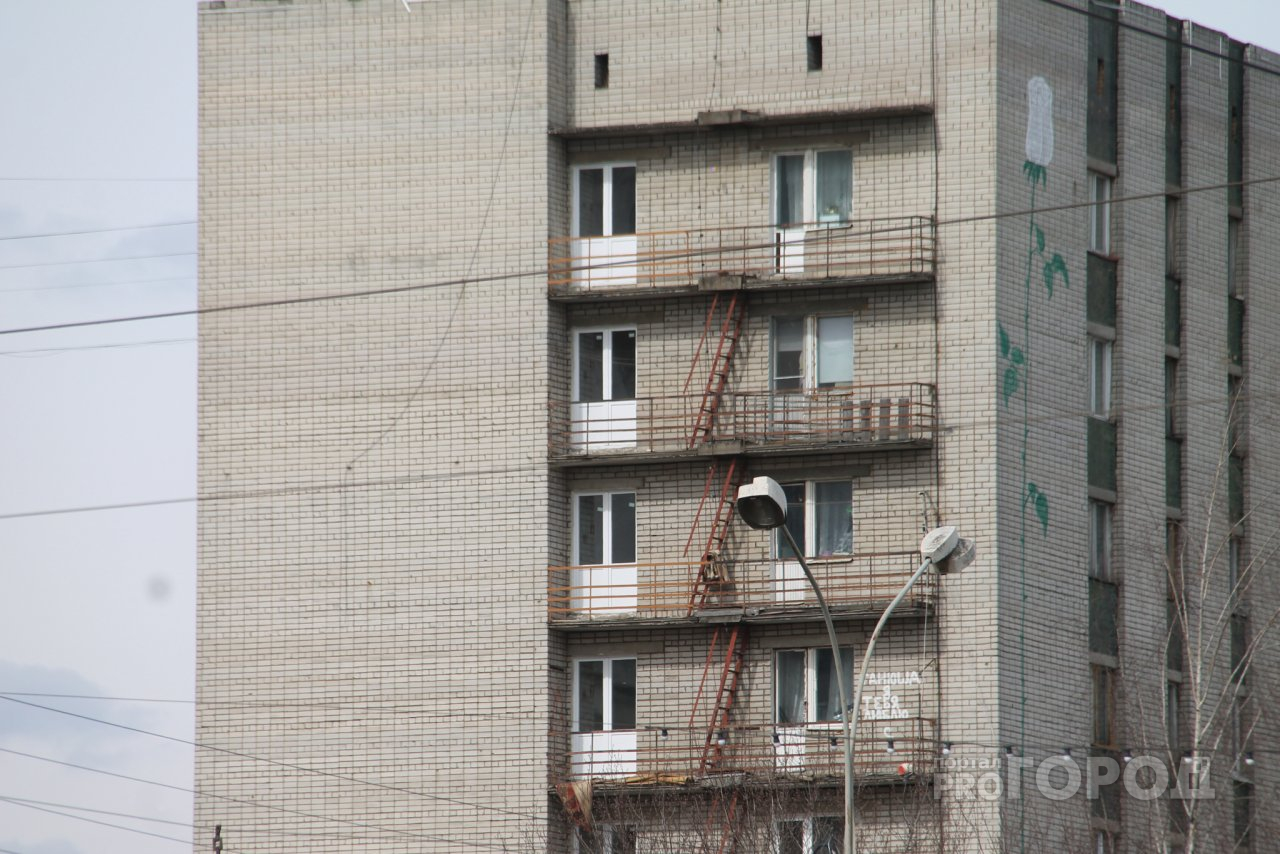 В Ярославле в больнице скончался молодой мужчина, выпавший из окна: подробности происшествия