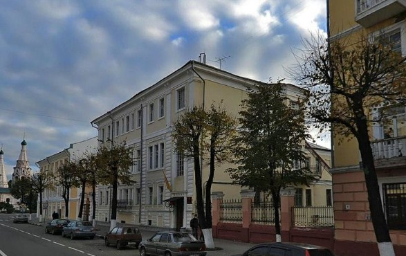 В Ярославле на здании правительства оборудуют дворик за 6,6 миллионов рублей
