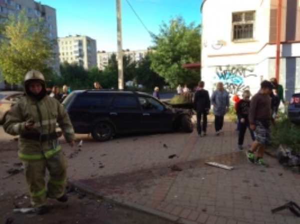 Целая машина пьяных людей устроила ДТП в Рыбинске: женщина попала в больницу с разбитой головой