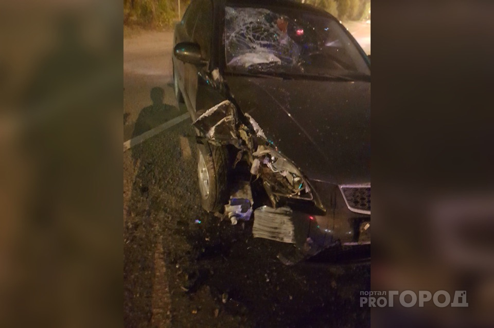 В Ярославле «Форд» снес столб: фото жуткой аварии