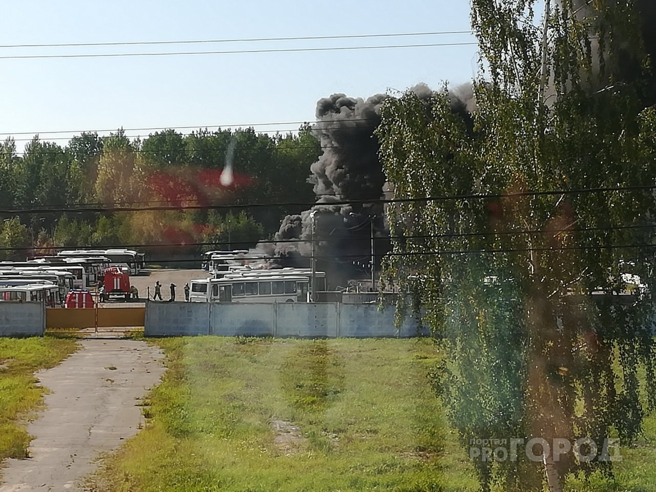 В Ярославле вспыхнул пассажирский автобус: видео