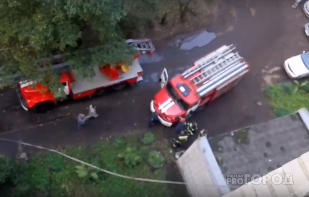 Люди падали в обморок при виде крупного пожара в Ярославле: видео