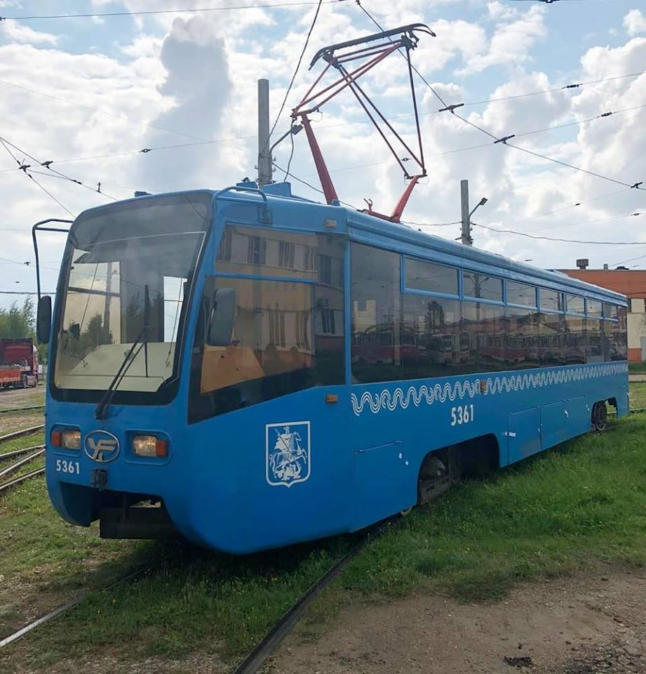 В Ярославль прибыли долгожданные трамваи из Москвы: рассматриваем их изнутри