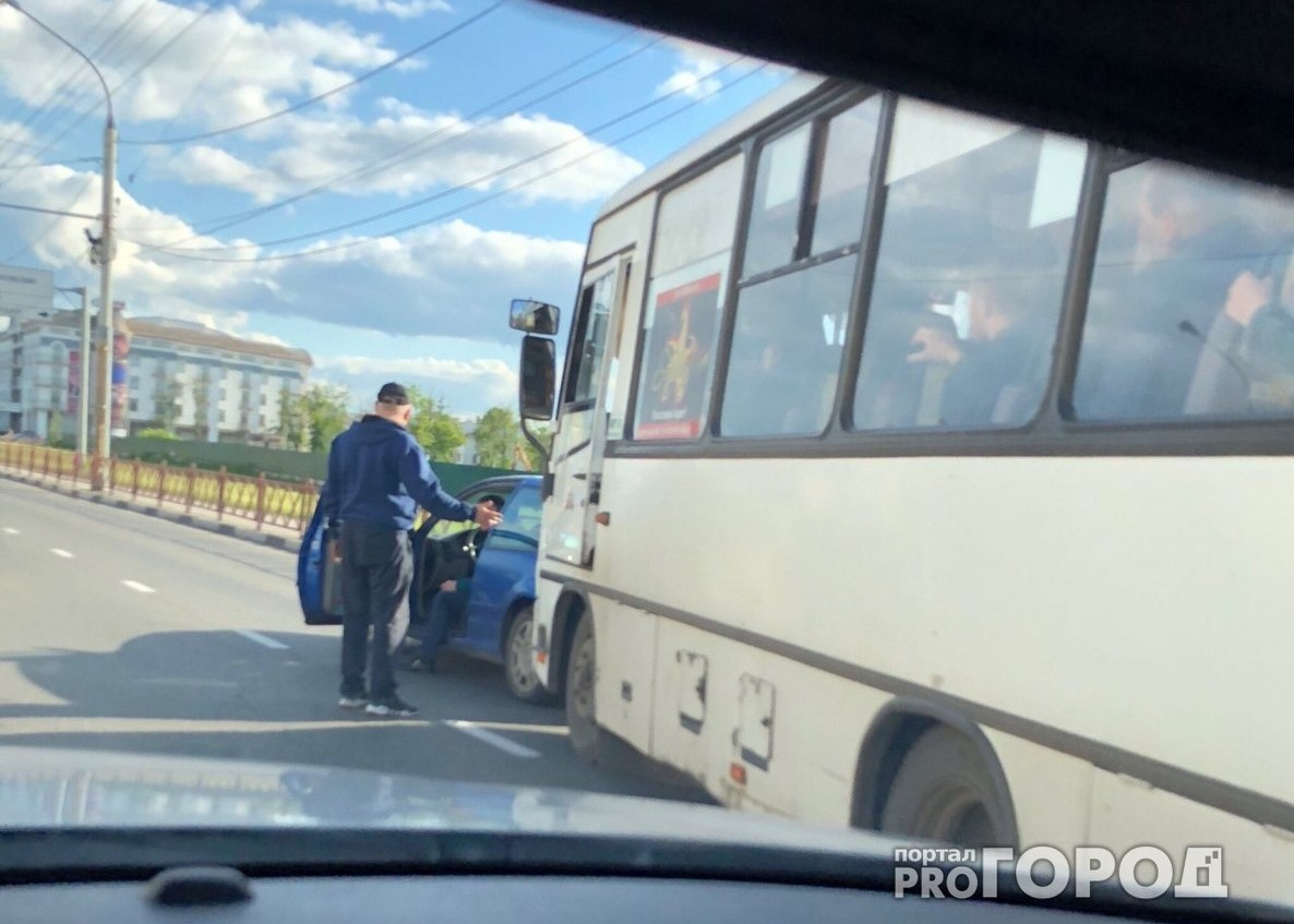 Жуткое ДТП в Ярославле: маршрутка протаранила авто с детьми