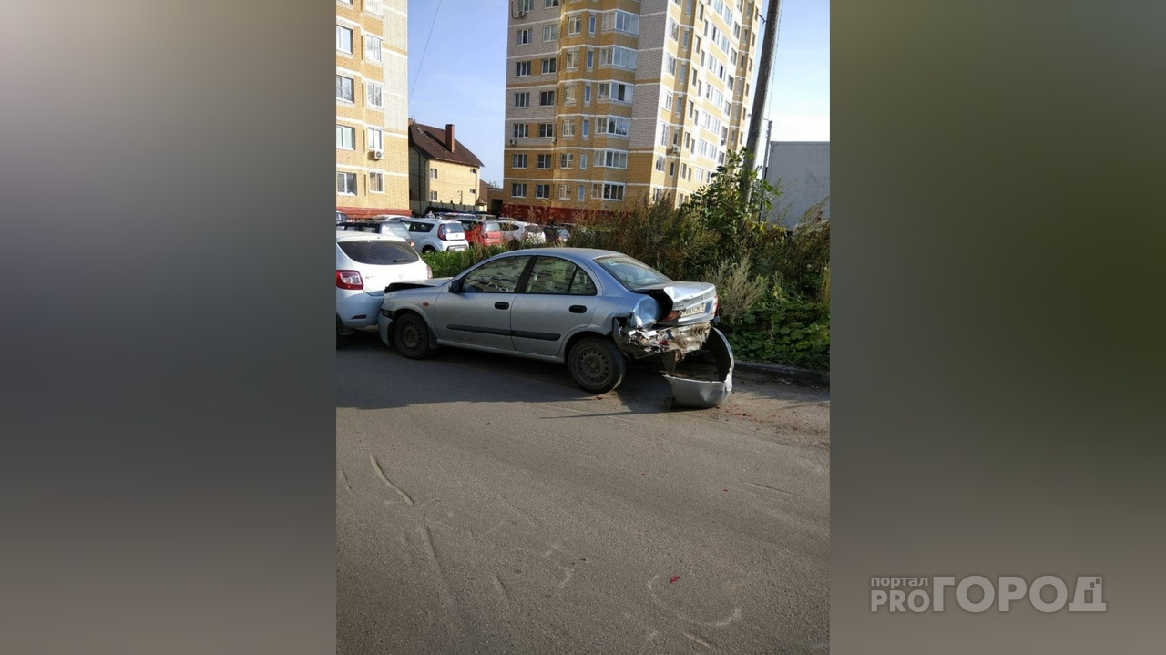 В Ярославле мусорщик, изуродовавший три машины, не смог скрыться с места ДТП: видео