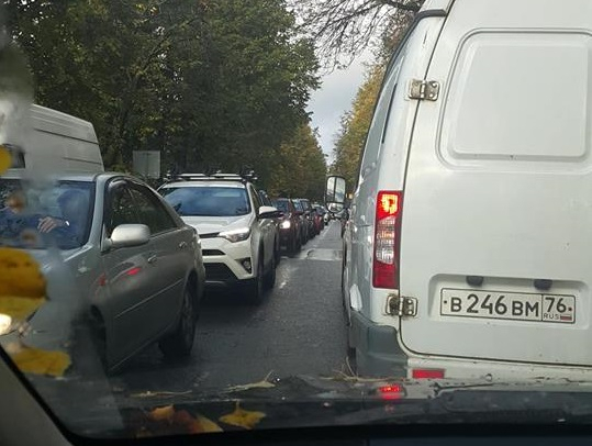 Светофоры-вредители: центр Ярославля встал в пробку в обе стороны