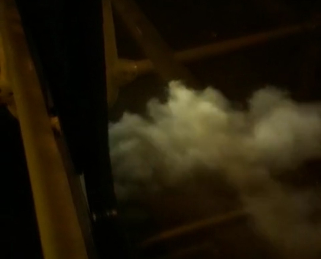 В Ярославле из маршрутки на ходу повалил дым: видео