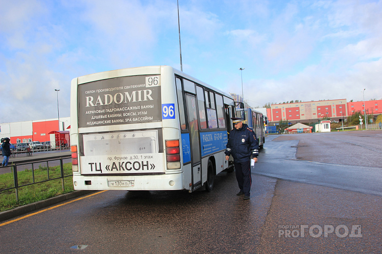 В Ярославле переполненная маршрутка ездила с неисправными тормозами: кадры