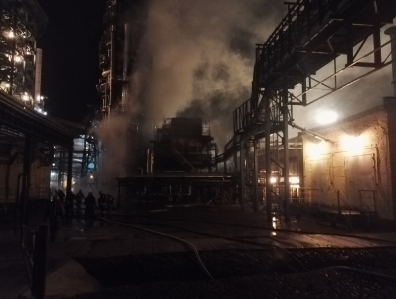Пожар на НПЗ и вероятность взрыва в Ярославле: комментарий МЧС
