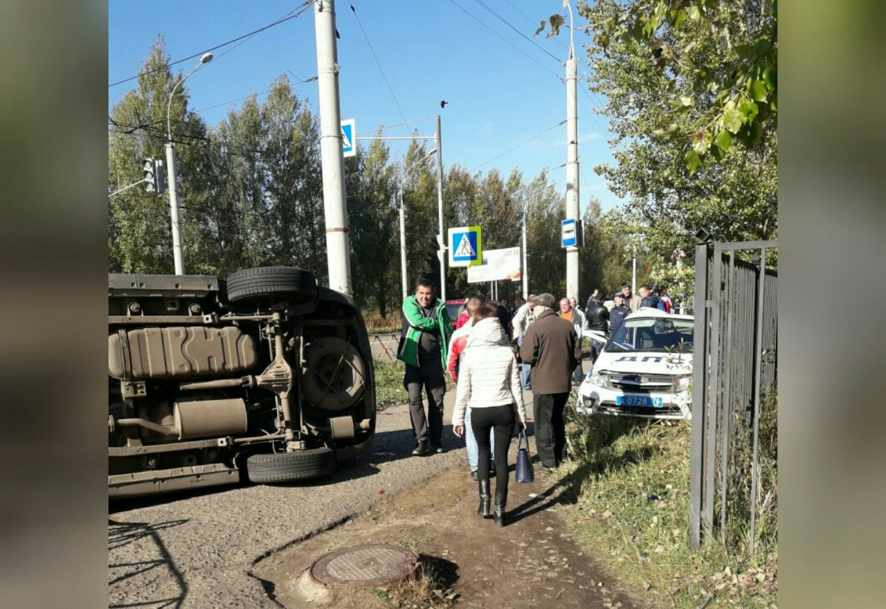 Гаишник попал в реанимацию после аварии в Рыбинске: фото с места