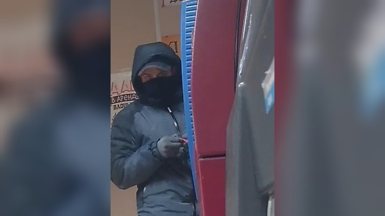 Злые глаза  в камеру: грабивший банкоматы ярославец засветился  на видео