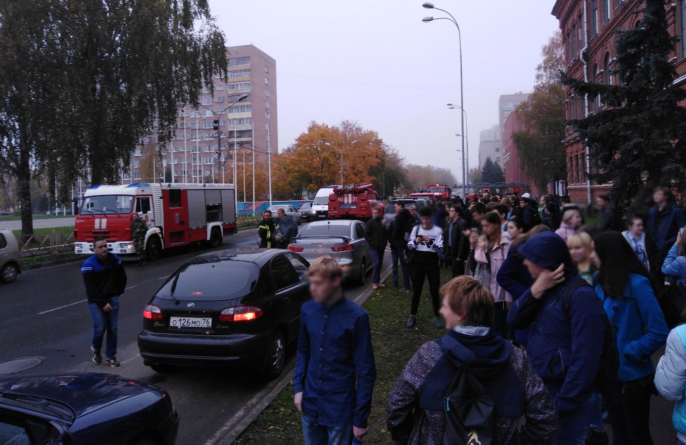 Пожар в колледже Ярославской области: работают спасатели и скорая