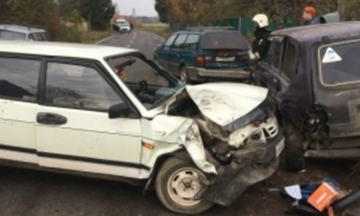 Пьян и без прав: три автомобиля столкнулись под Ярославлем