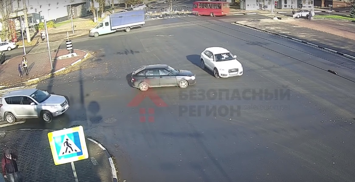 ДТП из-за разметки произошло в Ярославле: видео
