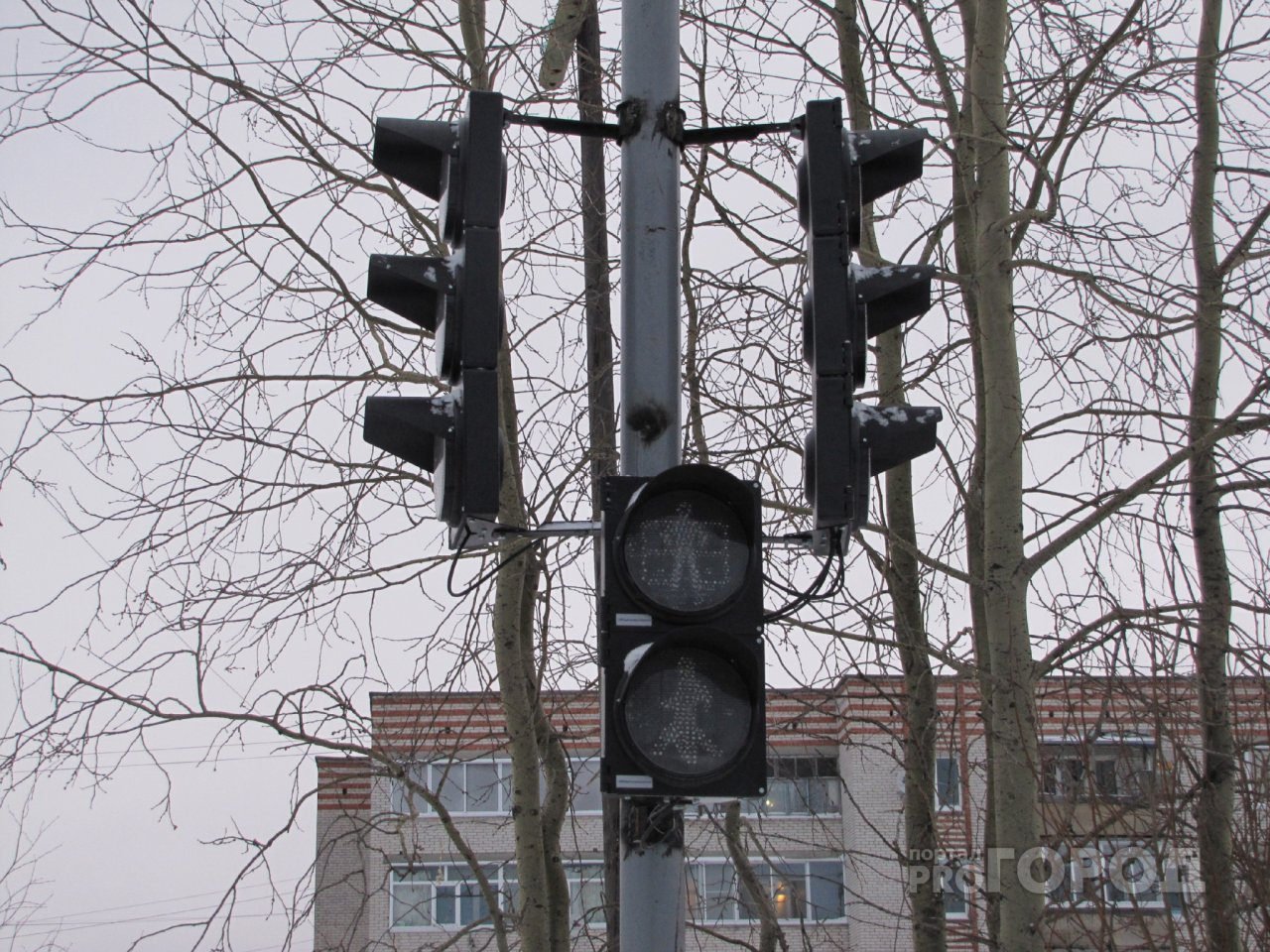 Мэрию заставили поставить светофор на загруженном перекрестке в Ярославле