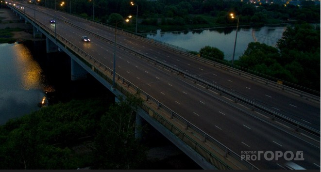 Под прицелом камер женщина прыгала с моста в Ярославле