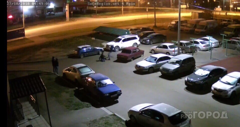 Выкинул из авто и избил: дерзкое нападение попало на камеры в Ярославле