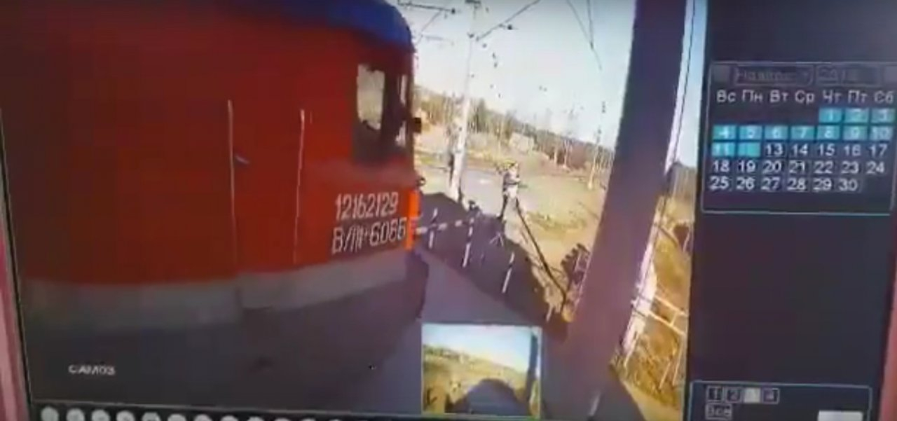 Поезд сошел с рельсов в Ярославле: видео