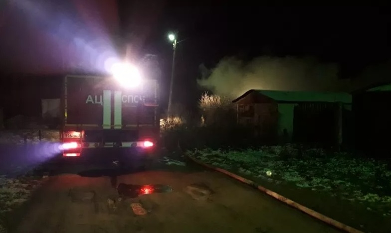 Огонь застал супругов спящими: в ночном пожаре в Ярославле погибла женщина