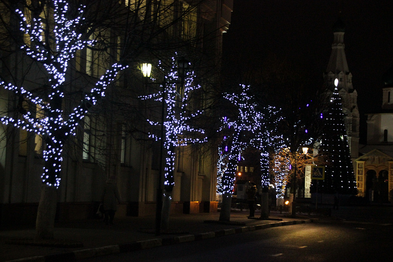 Город начали украшать к Новому году: что появится в Ярославле
