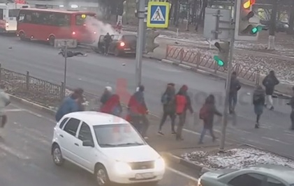 Полиция задержала горе гонщика, влетевшего в толпу пешеходов в Ярославле
