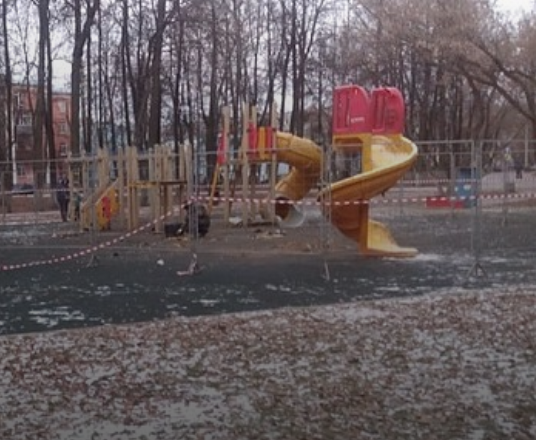 Без детской площадки остались маленькие гости Бутусовского парка в Ярославле
