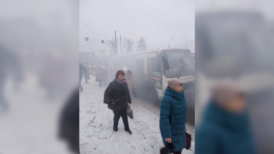 "Выпустите нас!": пассажиры рассказали, что творилось в загоревшейся в Ярославле маршрутке