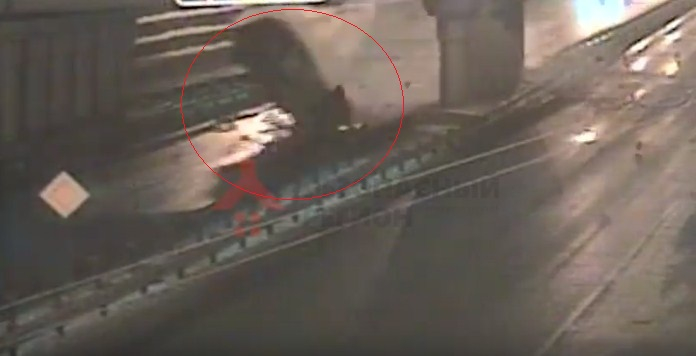 Авто разметало на куски: появилось видео смертельного ДТП в Ярославле