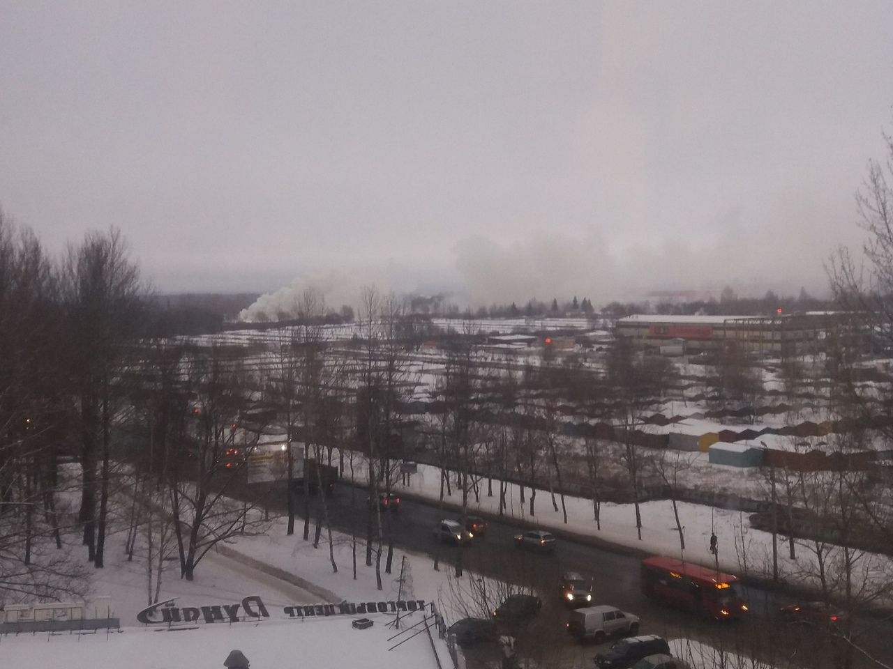 Огромный белый столб дыма над городом: власти рассказали о крупном пожаре в Ярославле