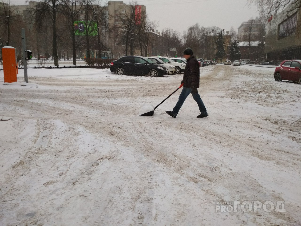 Город завалило снегом: куда жаловаться ярославцам