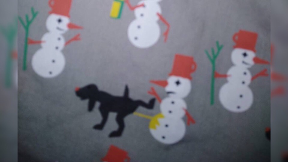Пес и желтый снеговик: детская одежда шокировала ярославцев