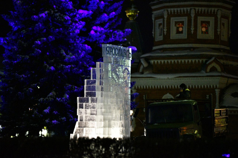 Кусочек ледяного дворца: необычный подарок городу сделал яролсавец