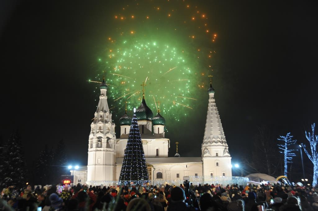 Миронов, "Республика" и мандариновое настроение: как отметили Новый год ярославцы