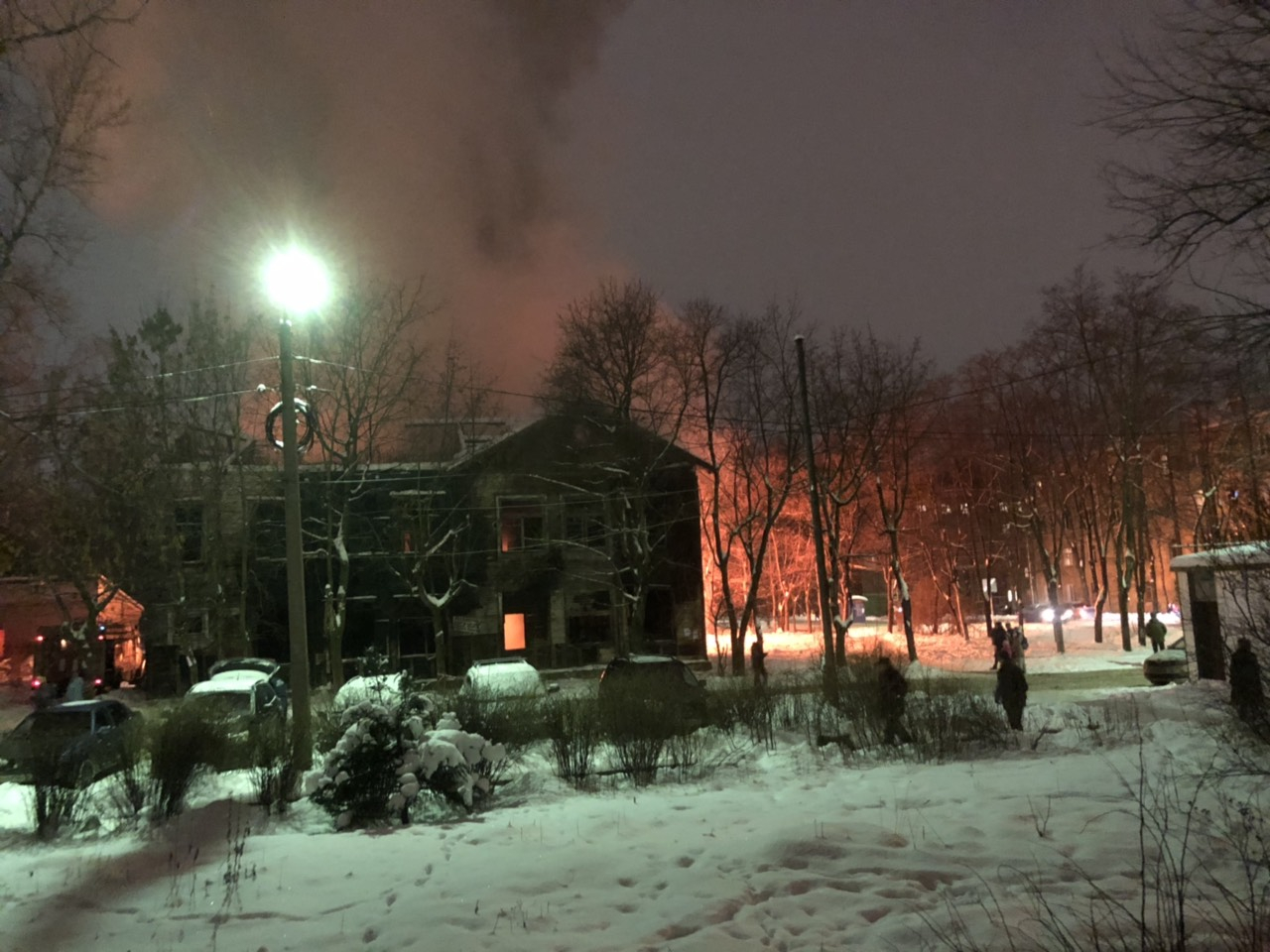 Жгут дома намеренно: пожар испортил Новый год ярославцам. Видео
