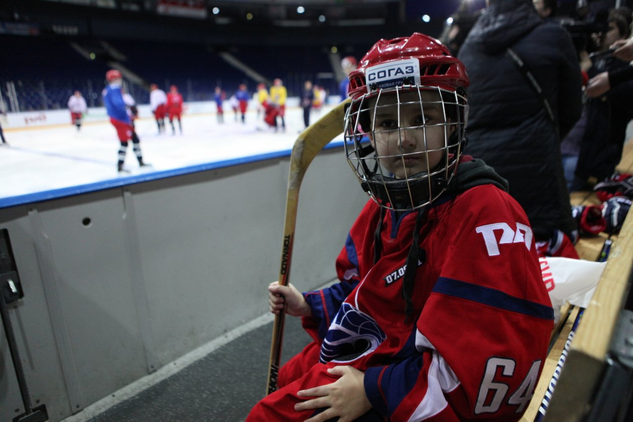 Мечта ребенка: 10-летний мальчик сыграл в хоккей с "Локомотивом"